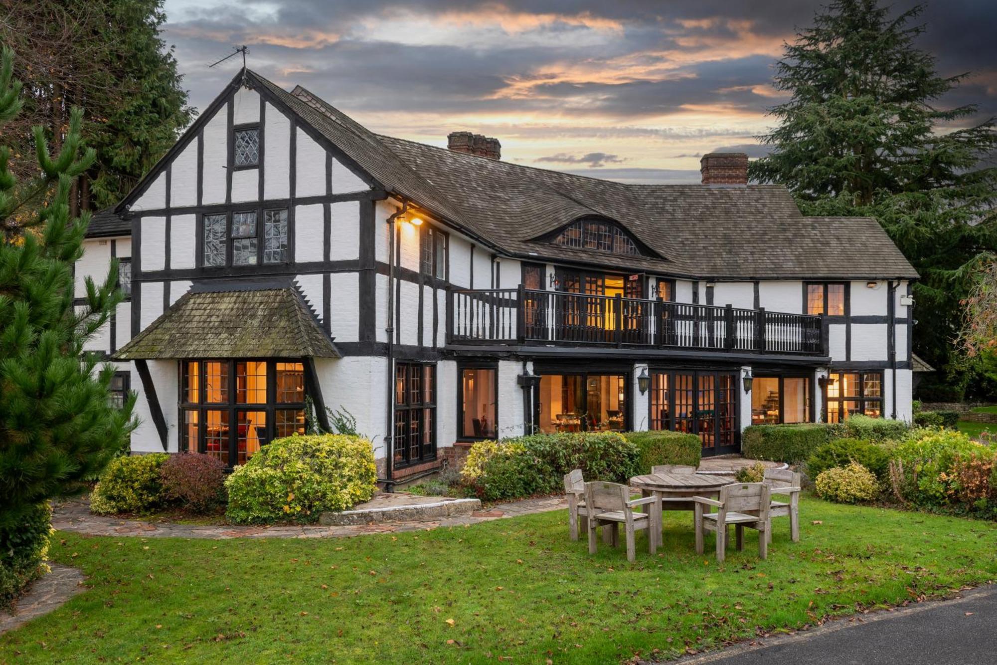 Thatchers East Horsley Esterno foto