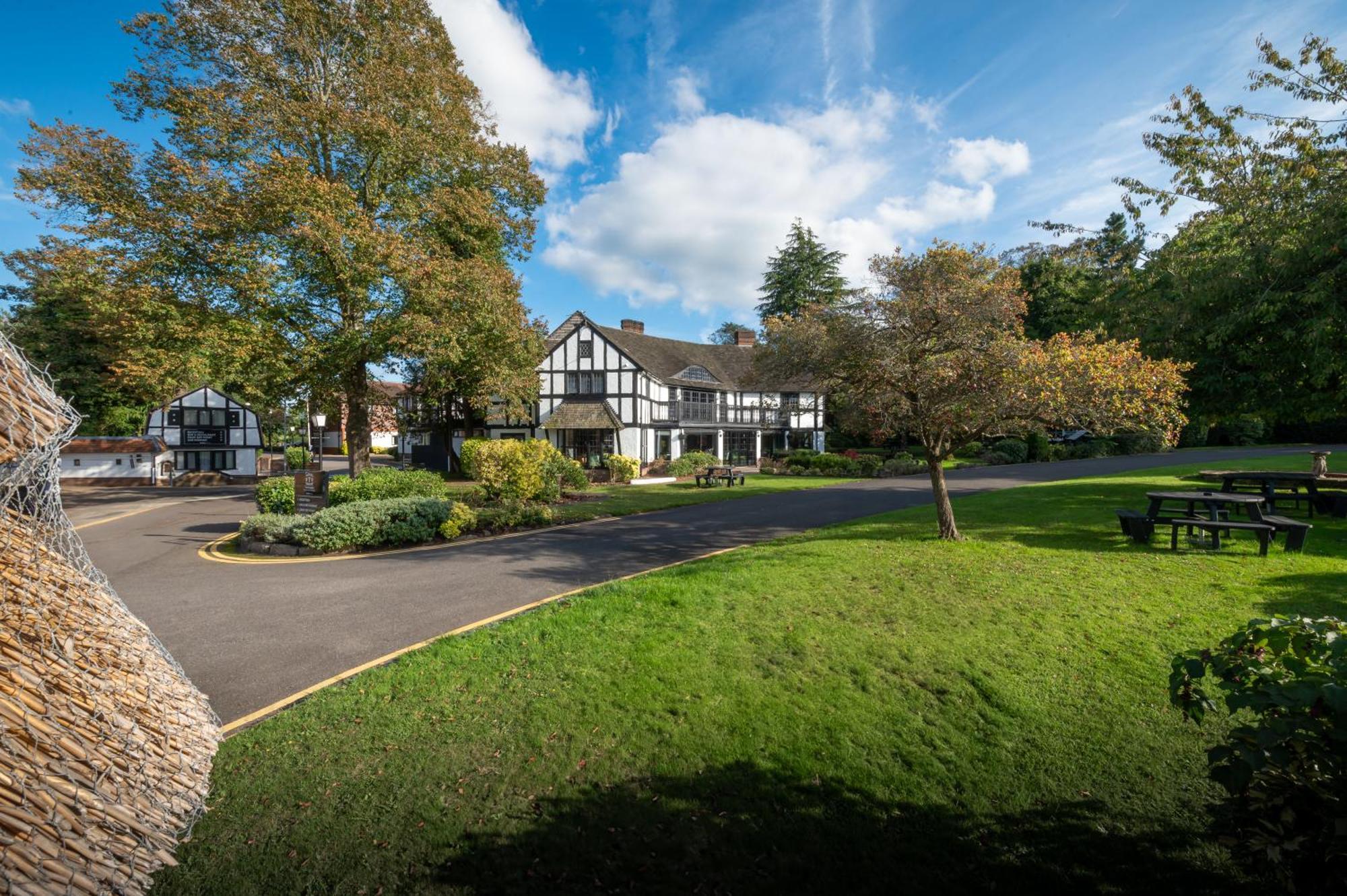 Thatchers East Horsley Esterno foto