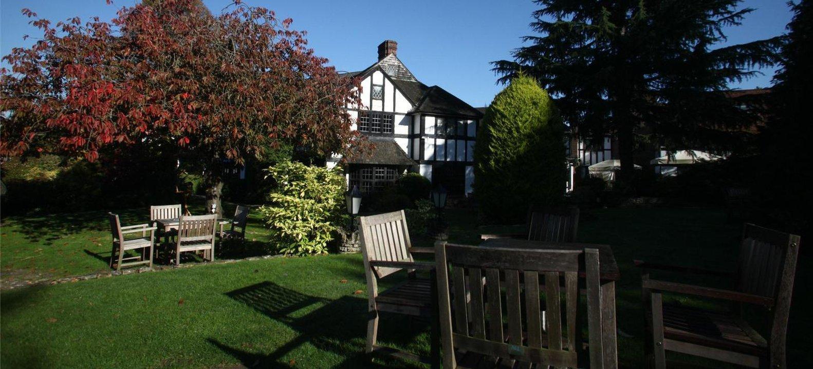Thatchers East Horsley Esterno foto