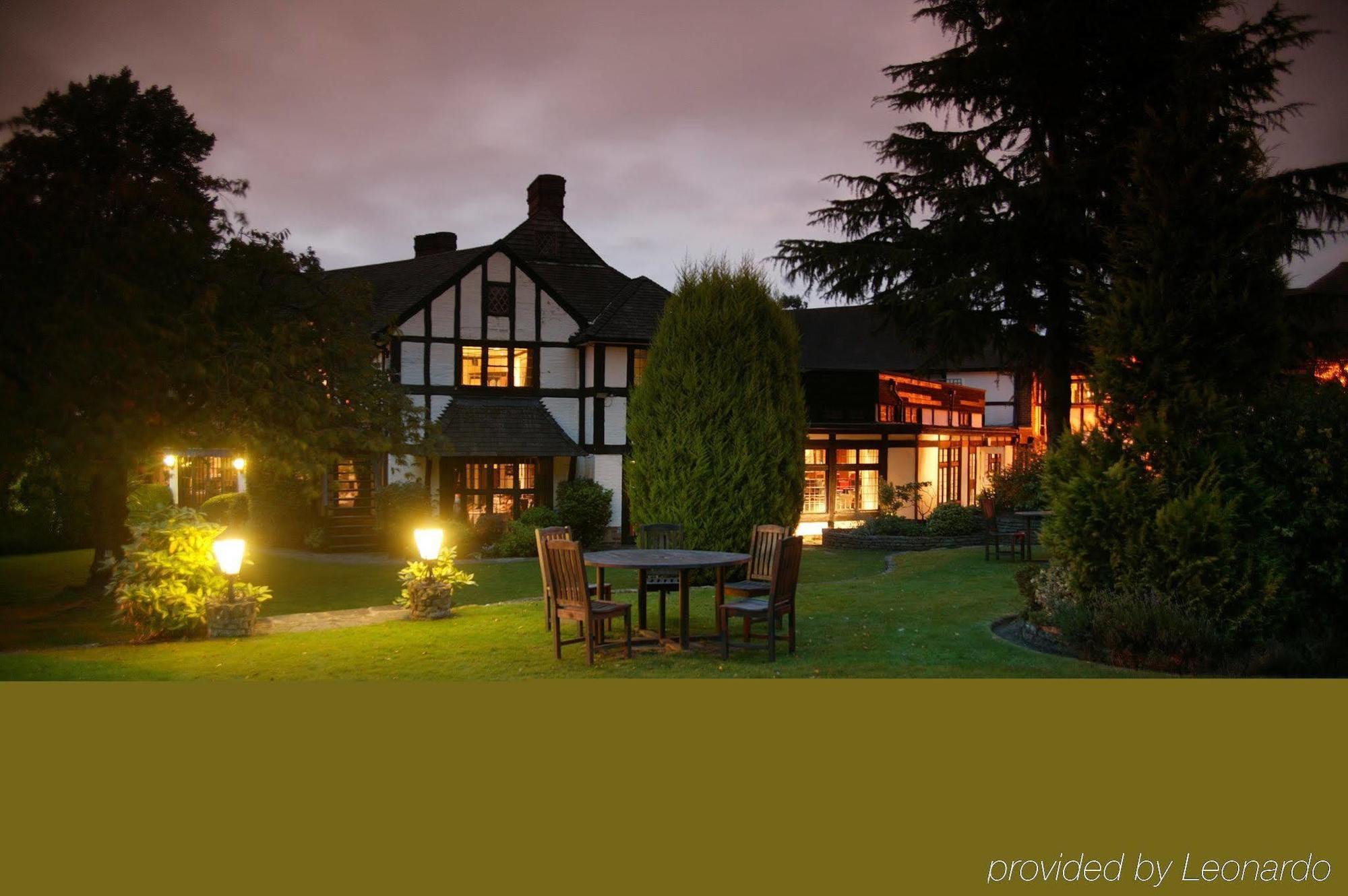 Thatchers East Horsley Esterno foto